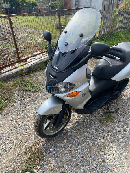 Piaggio X9