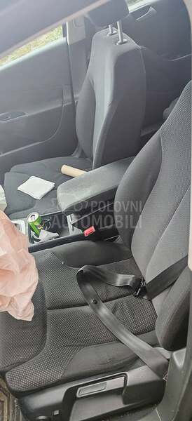 Volkswagen Passat B6 1.6tdi 2010. god. -  kompletan auto u delovima