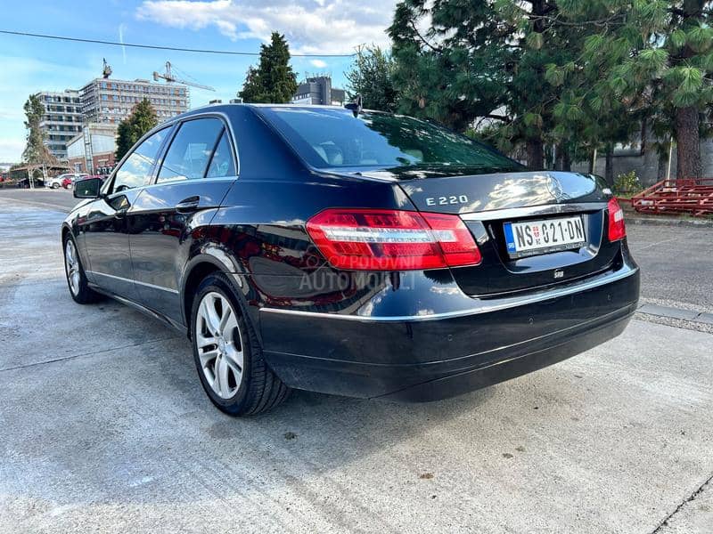 Mercedes Benz E 220 AVANTGARDE
