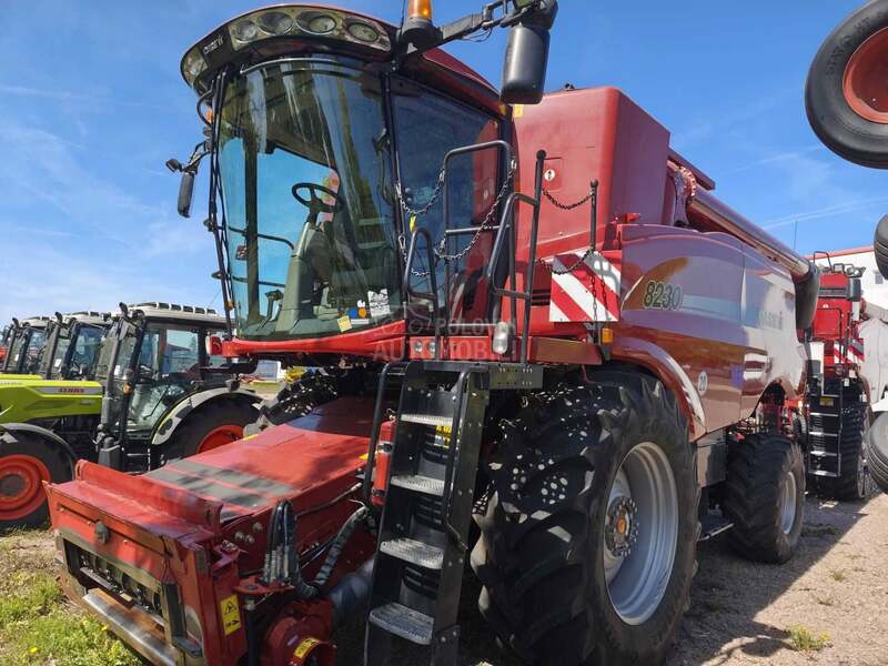 Case IH 8230