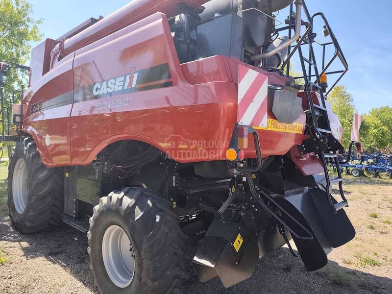 Case IH 8230