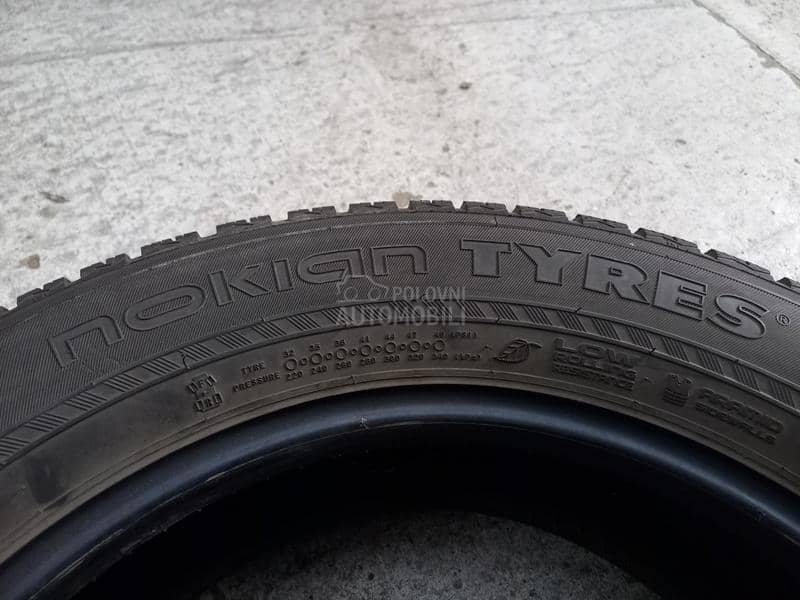 Nokian 215/65 R17 Zimska