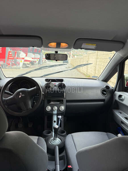 Mitsubishi Colt Celebration 30