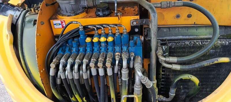 JCB 8060