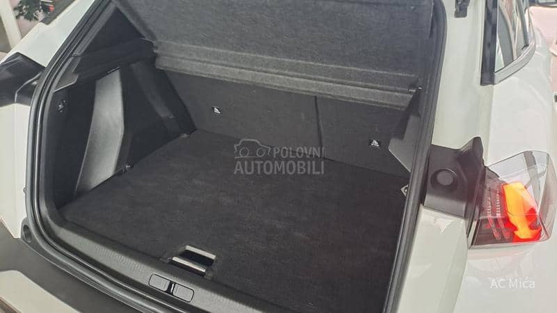 Peugeot 2008 1.5 BLUE NAV ALU LED