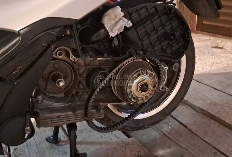 Piaggio mp3 sport  B kategorija