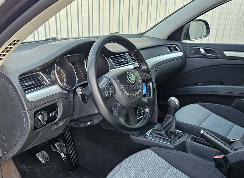 Škoda Superb 1.6 tdi N A V I