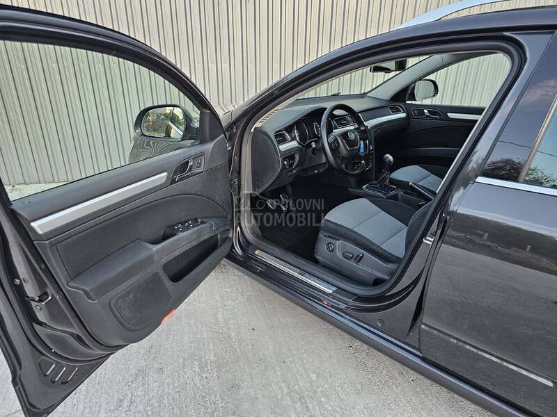 Škoda Superb 1.6 tdi N A V I
