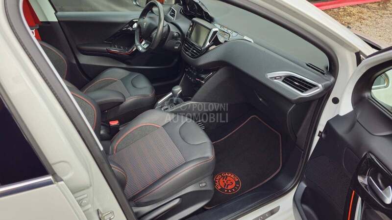 Peugeot 208 Roland Garros/Automa