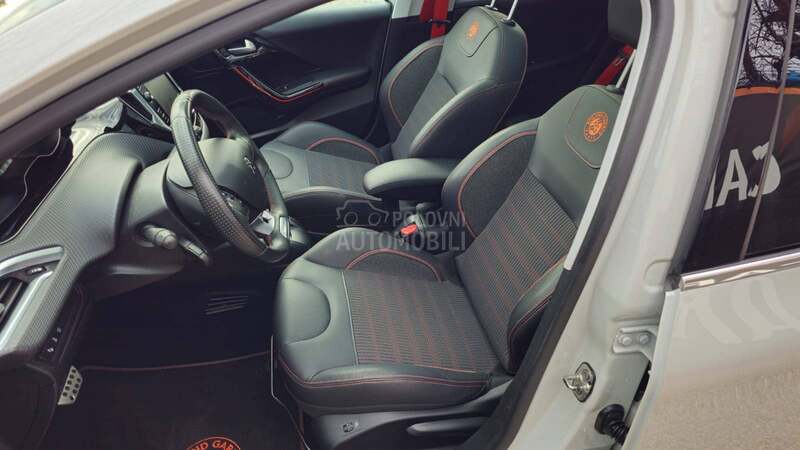 Peugeot 208 Roland Garros/Automa