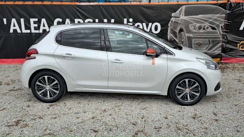 Peugeot 208 Roland Garros/Automa