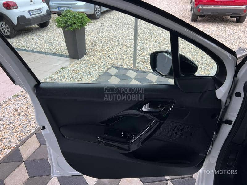 Peugeot 208 T.O.P STANjE