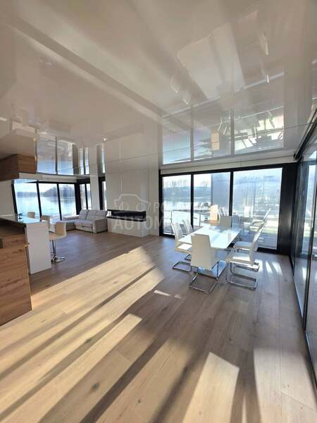 Yacht House Noa