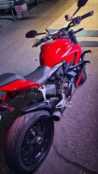 Ducati Streetf Fghter V2
