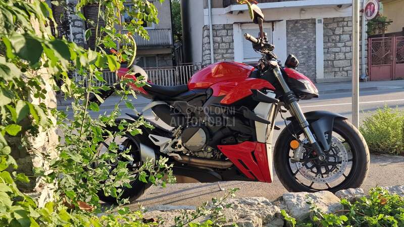 Ducati Streetf Fghter V2