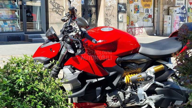 Ducati Streetf Fghter V2