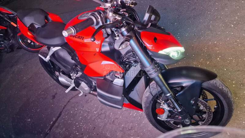 Ducati Streetf Fghter V2