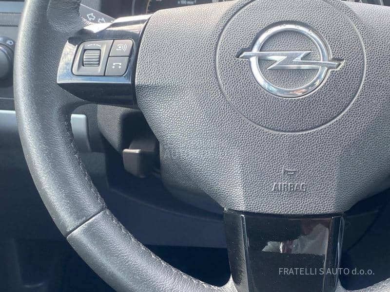 Opel Zafira KREDlTl,RATA 94e