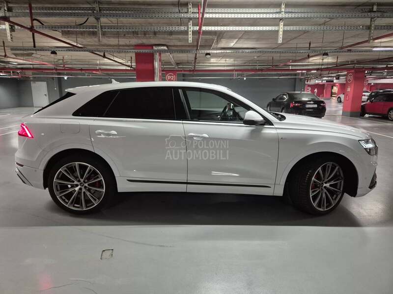 Audi Q8 S line