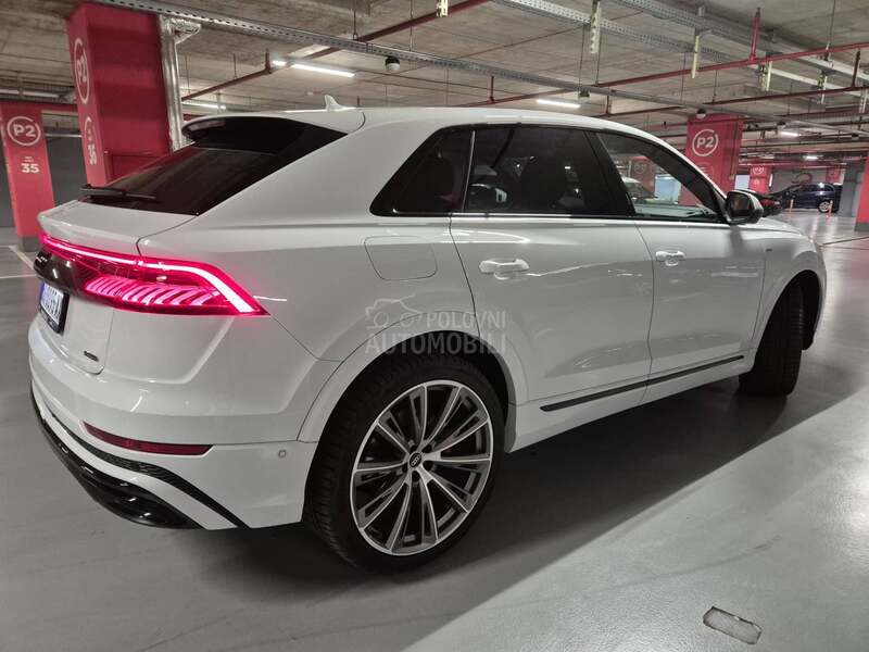 Audi Q8 S line