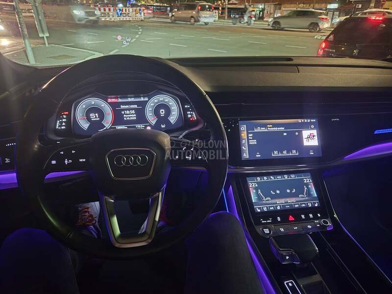Audi Q8 S line