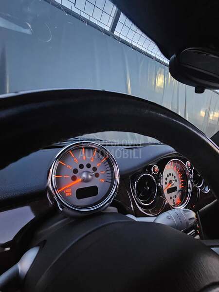 MINI One Cabrio British green