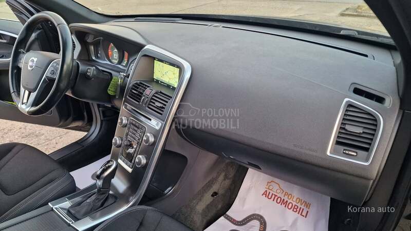 Volvo XC60 2.4 D4 AWD MOMENTUM