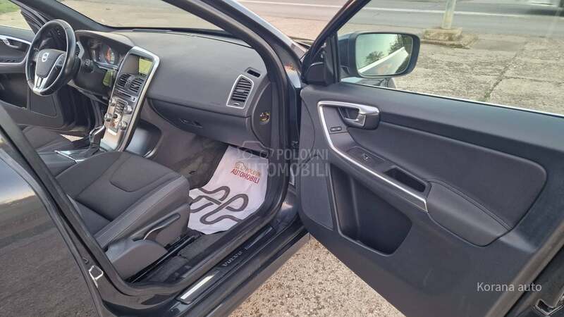 Volvo XC60 2.4 D4 AWD MOMENTUM