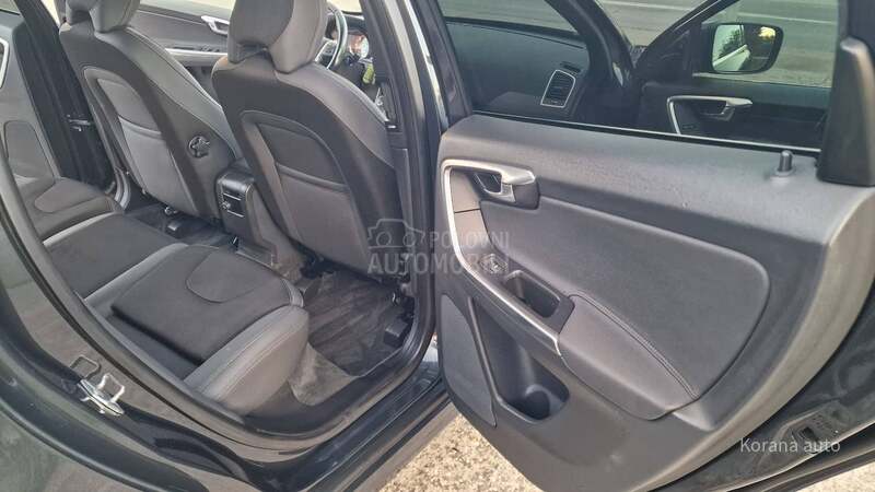 Volvo XC60 2.4 D4 AWD MOMENTUM
