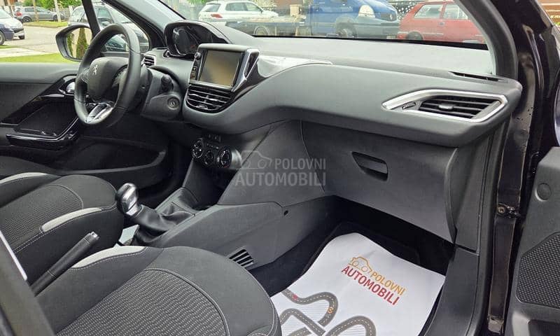 Peugeot 208 1.2 Style NOV