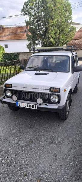 Lada Niva servo