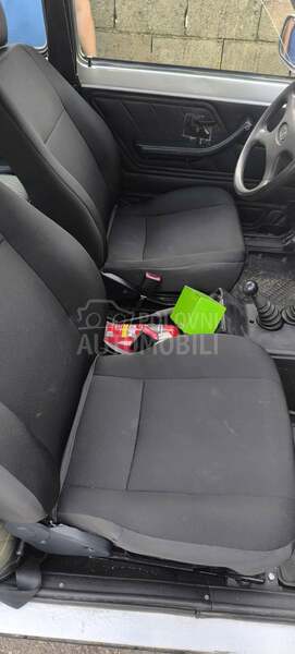 Lada Niva servo