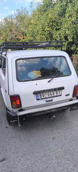 Lada Niva servo