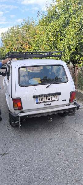 Lada Niva servo