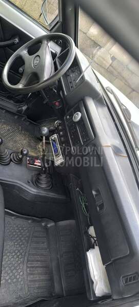 Lada Niva servo