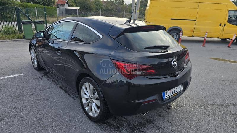 Opel Astra J GTC