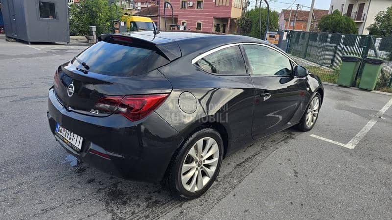 Opel Astra J GTC