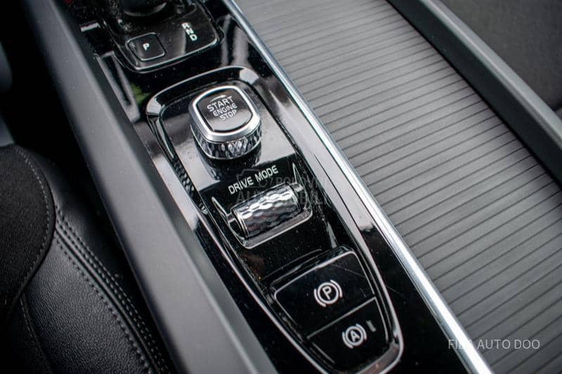 Volvo XC60 B5 HYBRID AWD