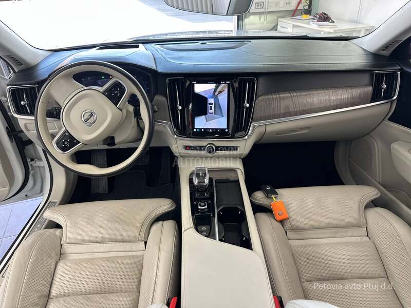 Volvo V90 Cross Country 
