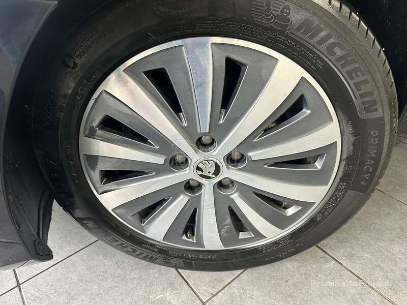 Škoda Superb 