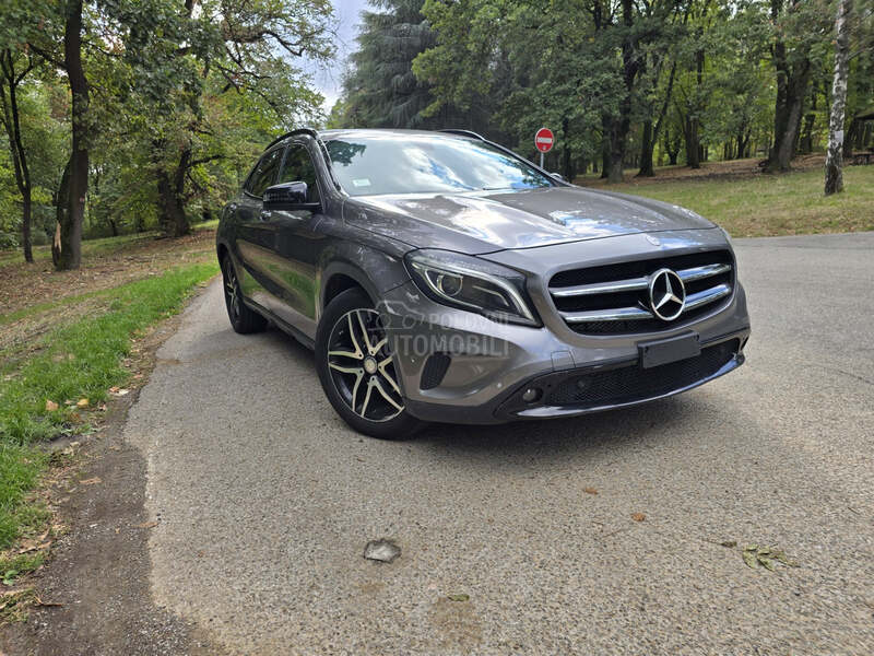 Mercedes Benz GLA 200 