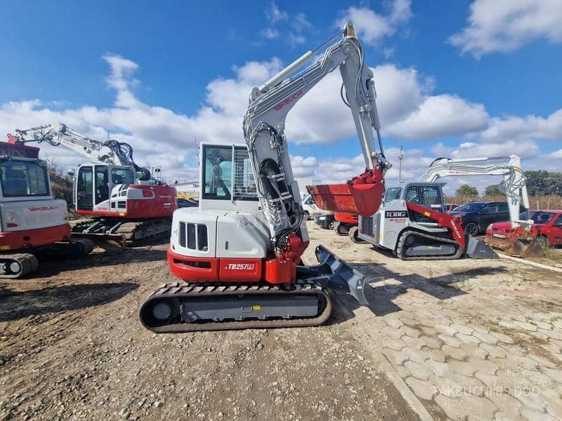Takeuchi TB257FR