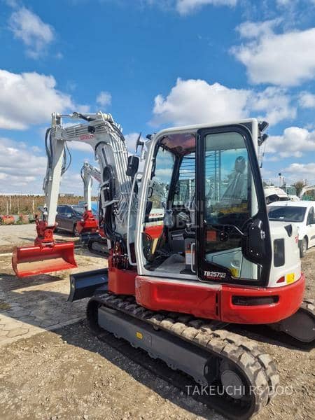 Takeuchi TB257FR