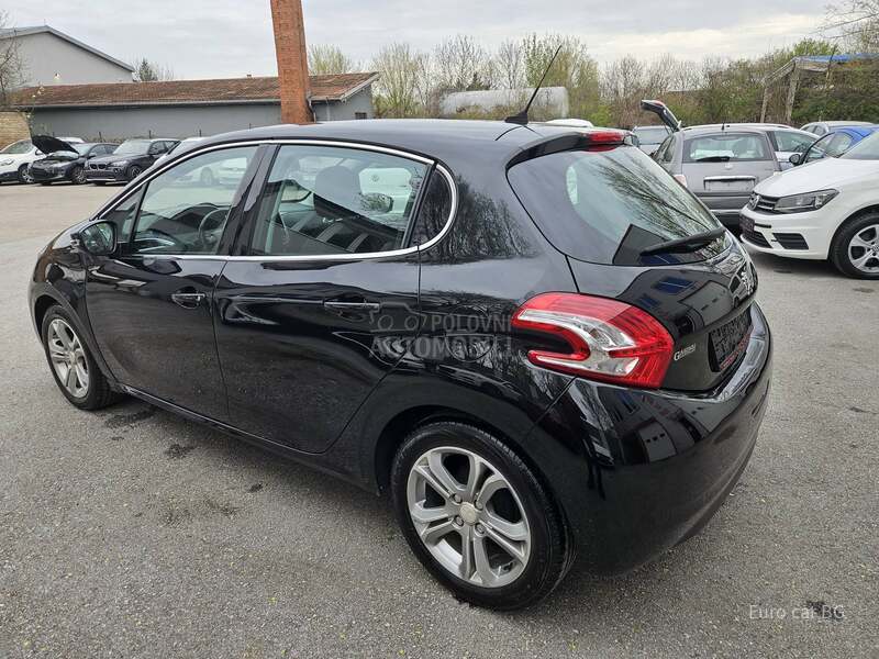 Peugeot 208 N A V I  L E D