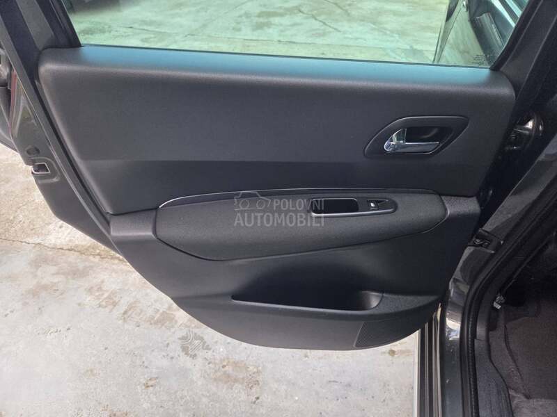 Peugeot 3008 1.6HDI/STYLE/