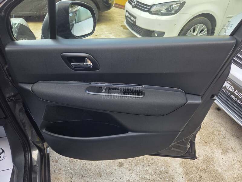 Peugeot 3008 1.6HDI/STYLE/