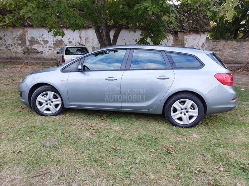 Opel Astra J 
