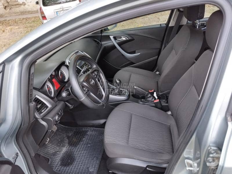 Opel Astra J 
