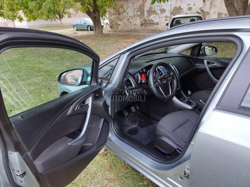 Opel Astra J 