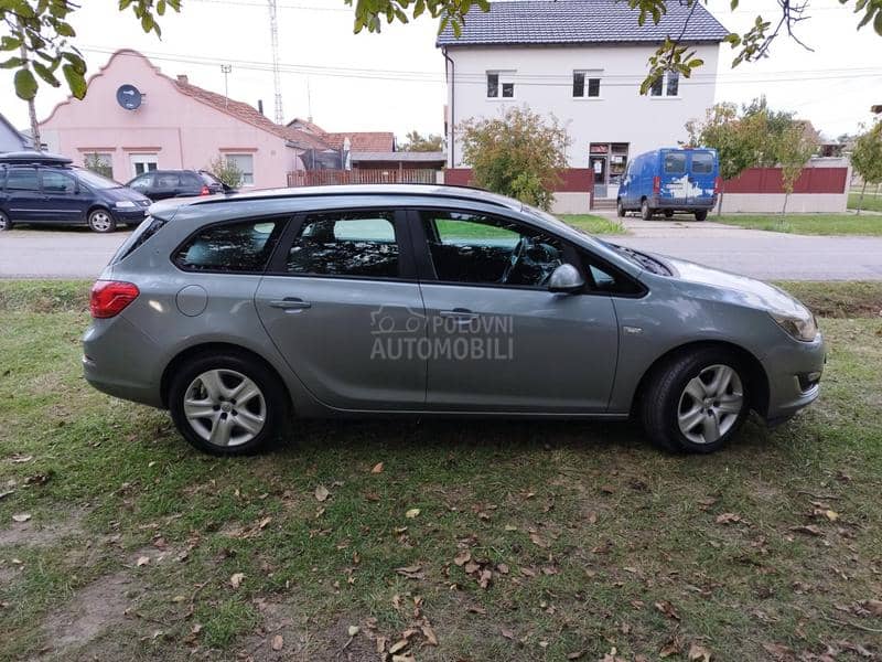 Opel Astra J 